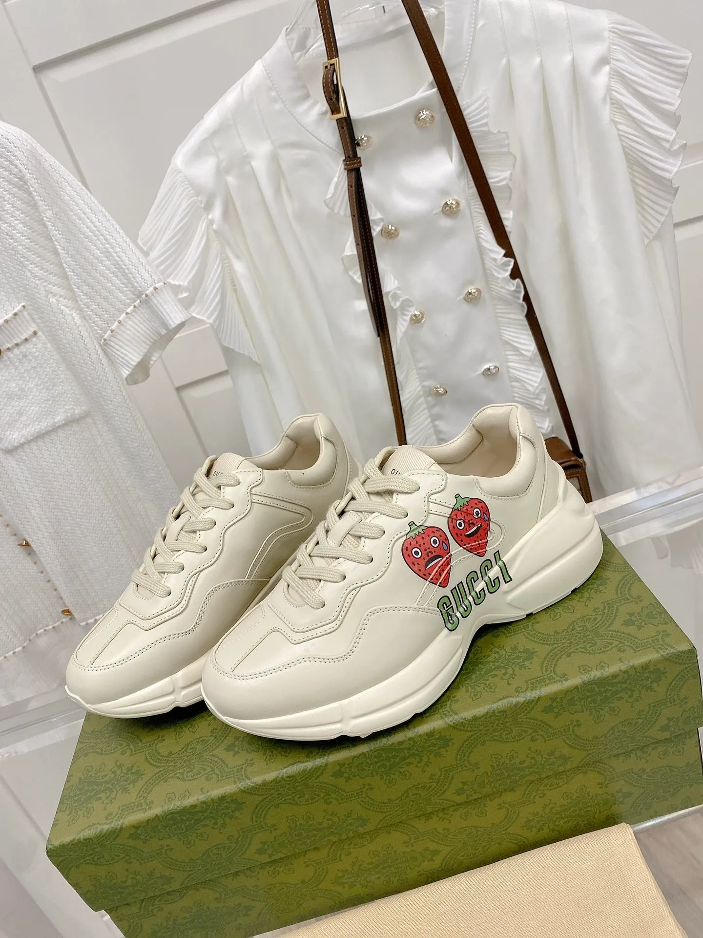 👟👟Ex-factory price 480👟👟 Women's Shoes Factory Upgraded Version 2022 Gucci Gucci top version couple's dad shoes series is new! 🖤 ⚠GG couple’s dad shoes have been popular in recent years; new colors are updated constantly; Gucci has updated new colors in 2022, and our home and counters have new ones at the same time. This classic dad shoe has celebrities and Internet celebrities Anchors and others are sure to plant grass and call ❤ Classic fashion style, distressed leather surface, 5D drawing printing; mixed surface splicing colors, etc... Original customization (off-white eco-friendly cowhide, first layer of cowhide inside), original outsole... Shiny colorful drawings embellish the sides of the shoe body, old color rubbing, package production technology, 1:1 creation / only to make the best shoes. Size: Women’s 35-45